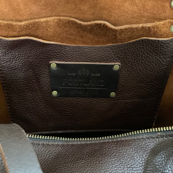 Portland Leather Oversized Tote - Picture 5 of 8